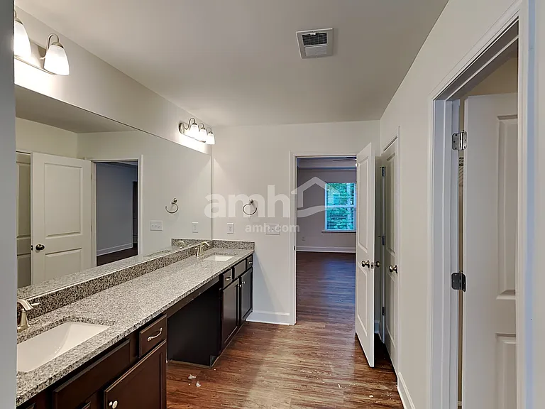 5035 Hudson Valley Dr — Photo 18