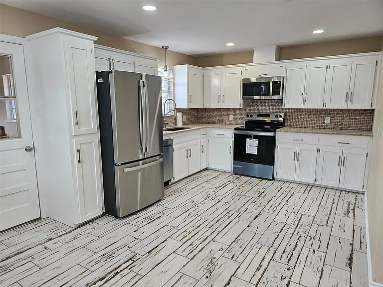 120 Ronald Ave — Photo 7