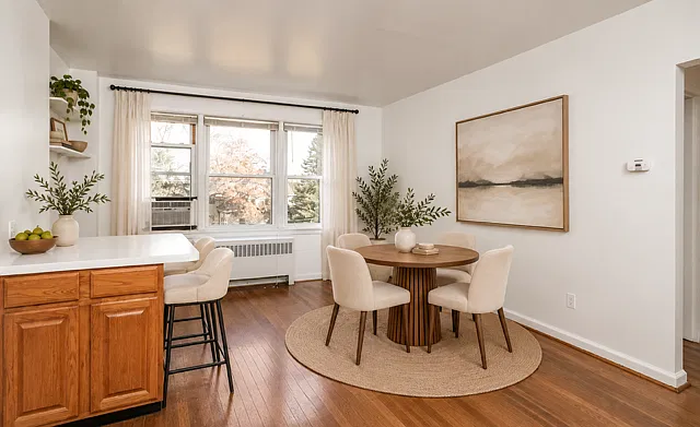 Hampton House Apartments — Photo 2