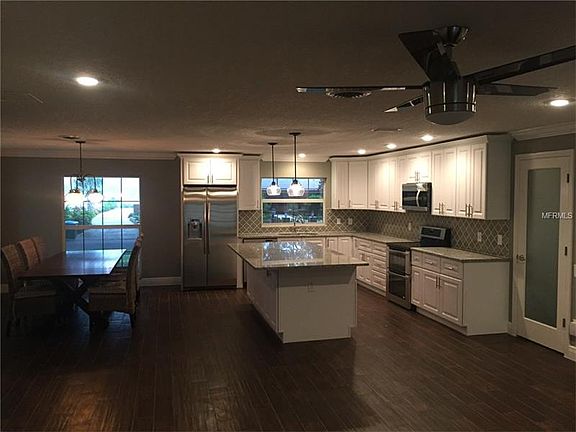 3rd image of 1019 Golfside Dr