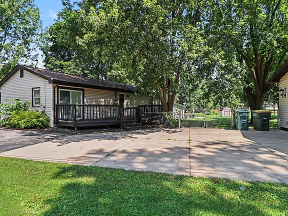 3rd image of 455 Marian Dr