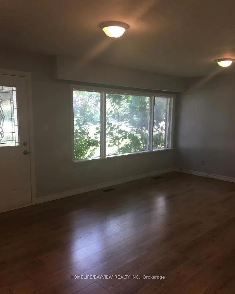 4 bed, $2,900 — Photo 1