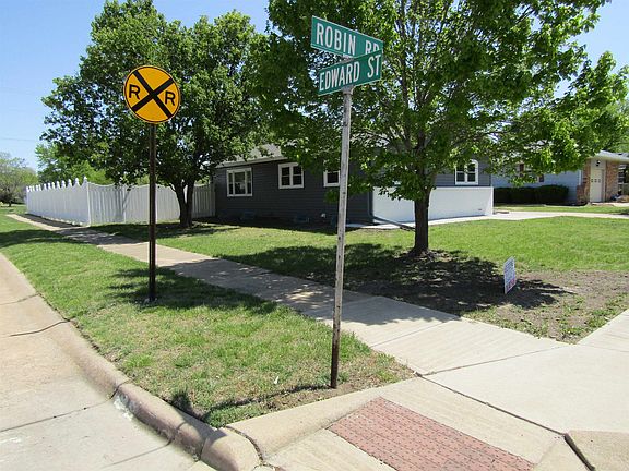 2nd image of 2605 Robin Rd