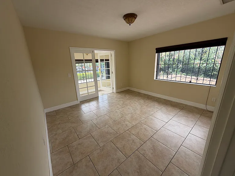 1611 NW 14th Ave #U — Photo 2