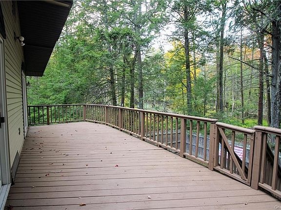 5th image of 135 Lucky Lake Dr