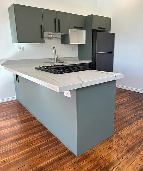 454 N Tuttle Ct — Photo 3