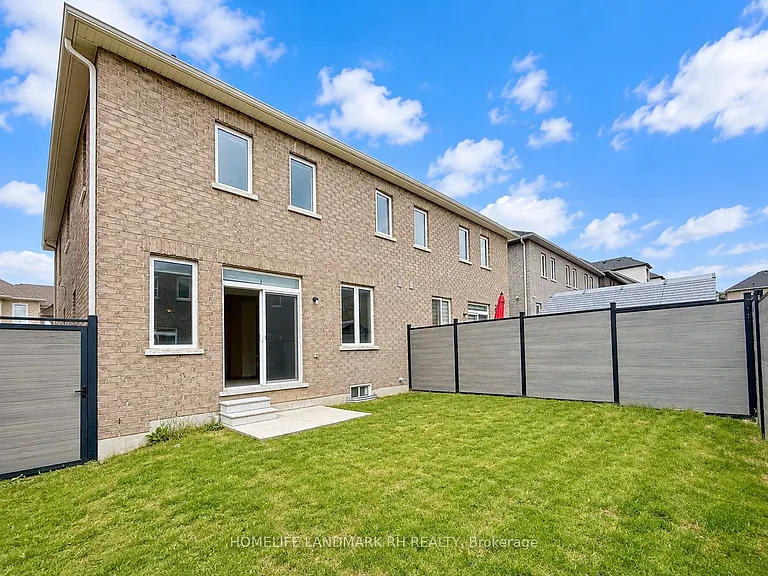9 Crofting Cres — Photo 17