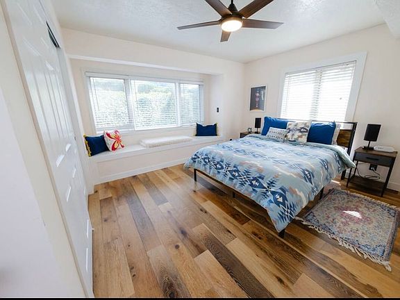 3rd image of 2717 E Moraine Cir