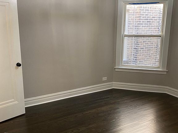4th image of 3618 N Sacramento Ave Floor 1