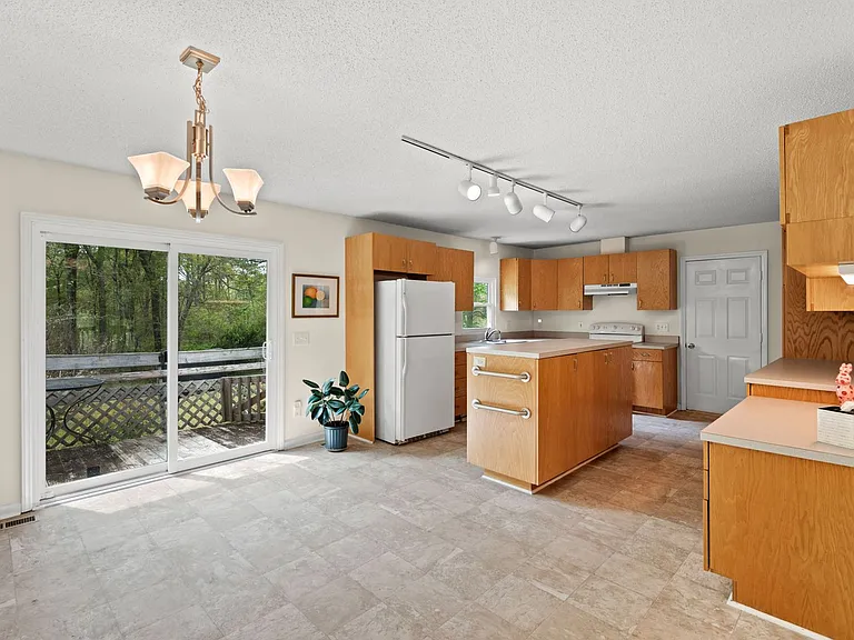 720 Marthas Chapel Rd — Photo 9