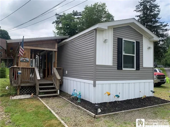 8 Lawndale Rd, Mayville, NY 14757