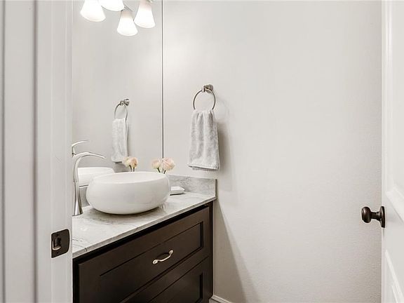 4th image of 3018 Nashville Ave