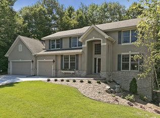 2325 Hunter Dr, Chanhassen, MN 55317