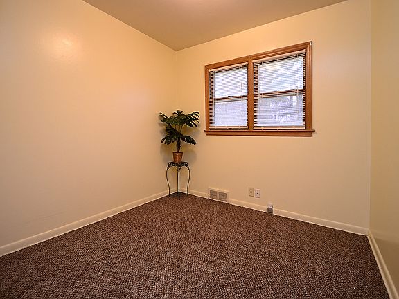 bedroom 3 new carpet