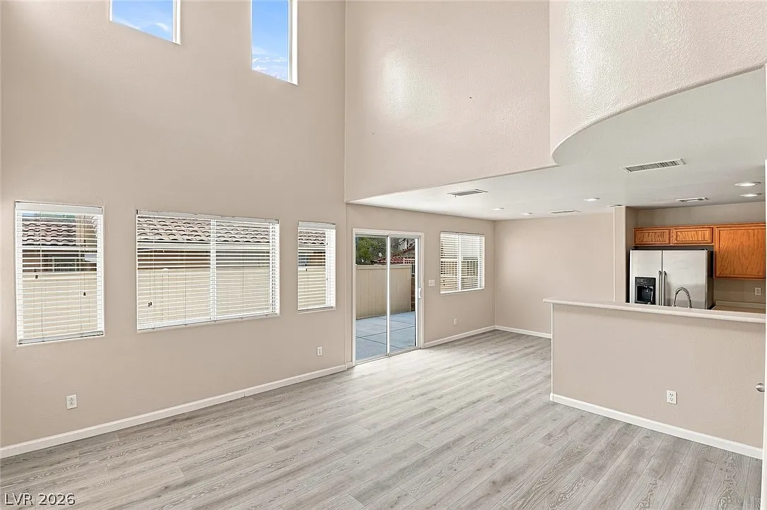 3 bed, 3.0 bath, 1417 sqft, $1,875 — Photo 2