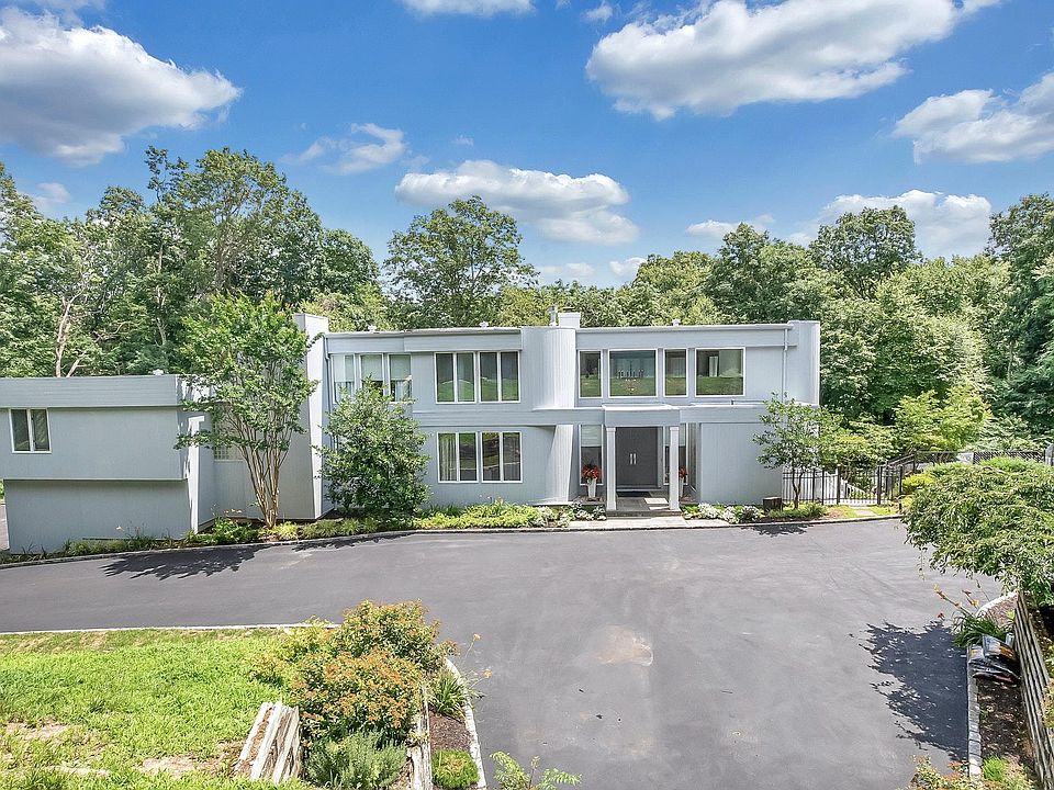 1st image of 7 Saddle Ct
