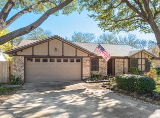2820 Ridgewood Dr, Hurst, TX 76054
