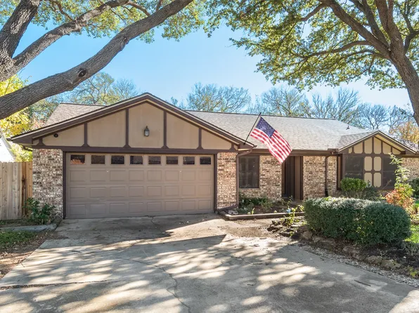 2820 Ridgewood Dr, Hurst, TX 76054