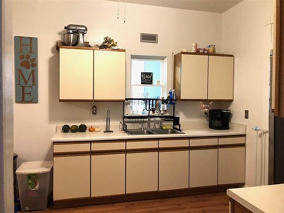 5th image of 509 W Montgomery St