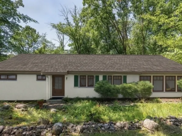 53 Old Wood Rd, Morris Plains Boro, NJ 07950