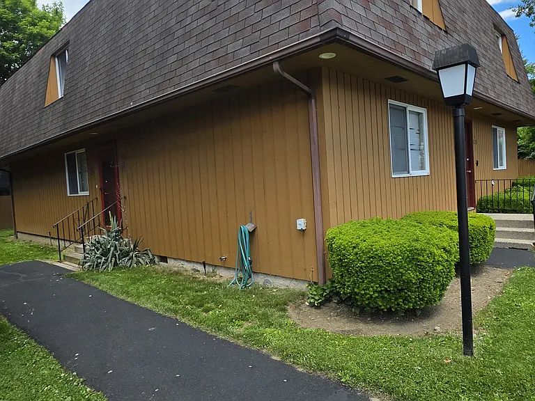 Cottage St — Photo 13
