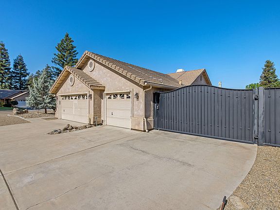 4th image of 3939 S Vickie Court