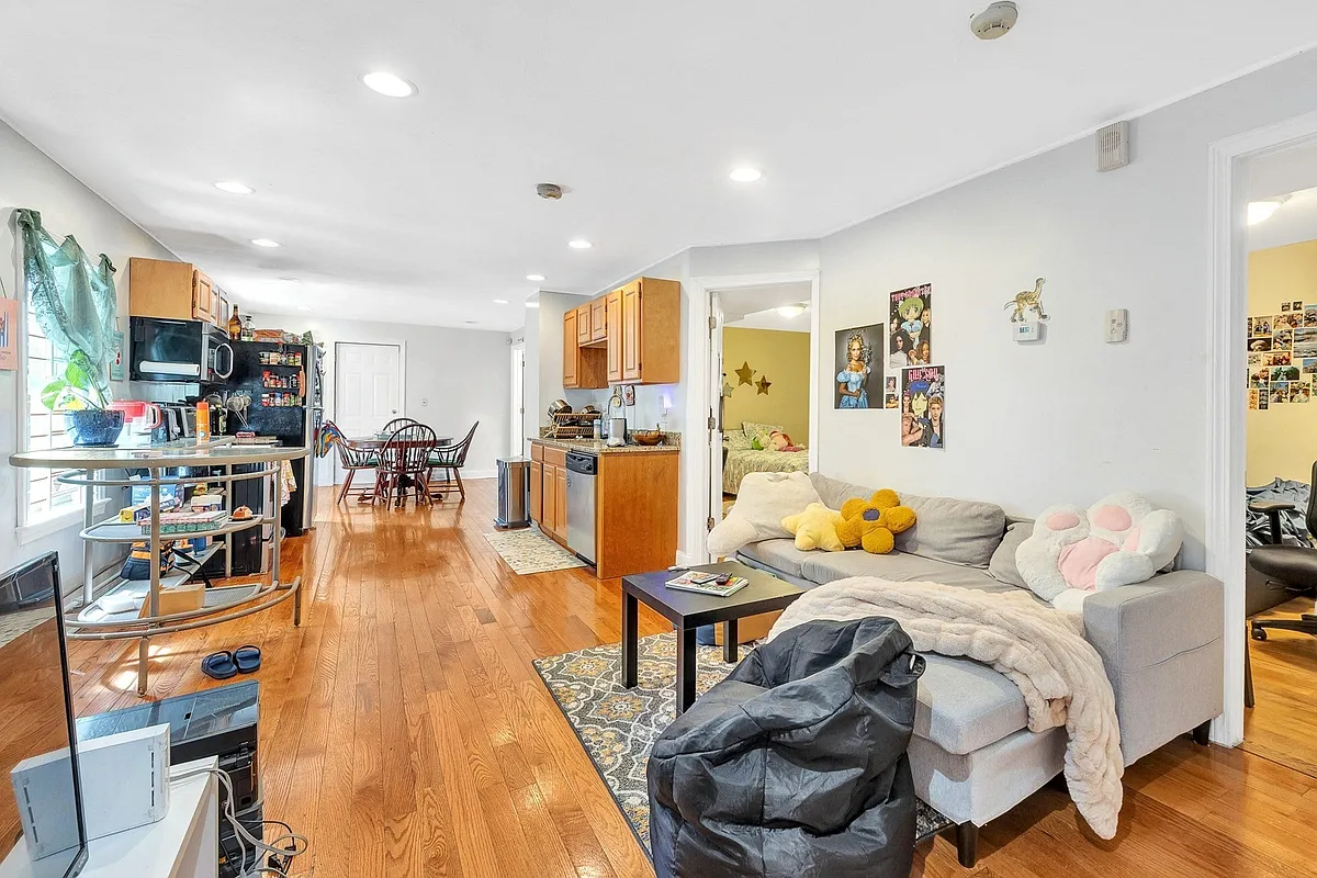 Building Photo - 22 Fisher Ave #1