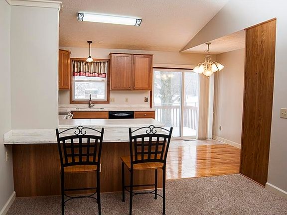 3rd image of 10571-013 White St