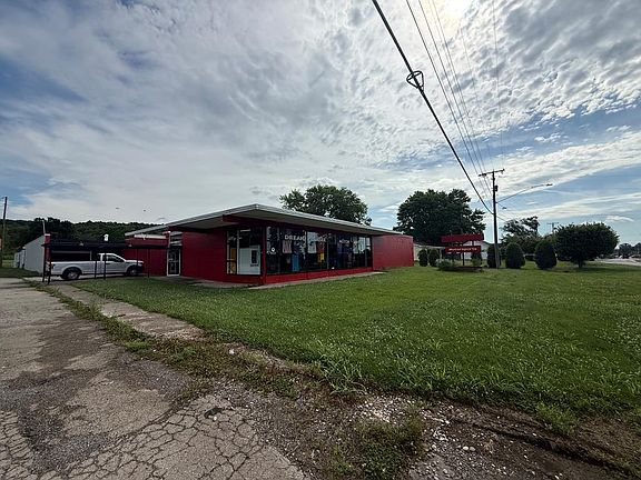 3rd image of 5449 Beaver Pike