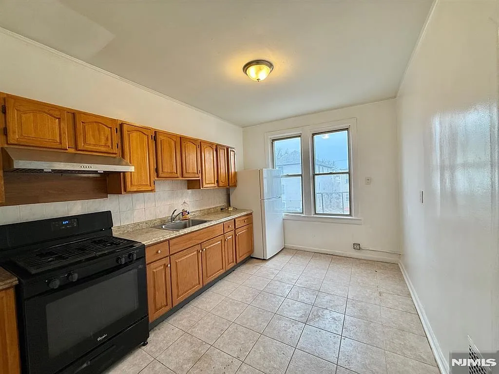 2 bed, 1.0 bath, $2,400 — Photo 4