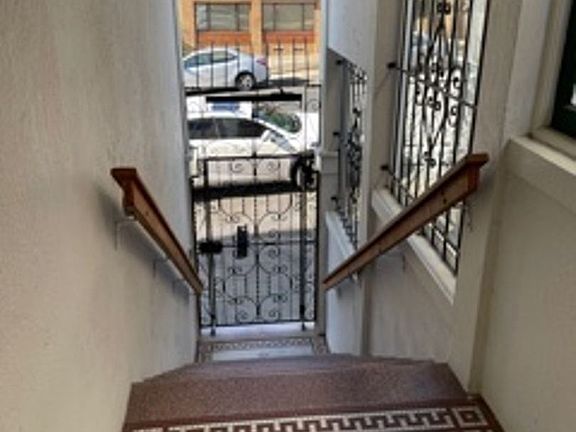 2nd image of 714-718 28th Ave