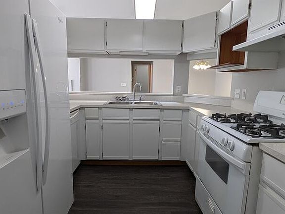 2nd image of 901 Shadow Ln