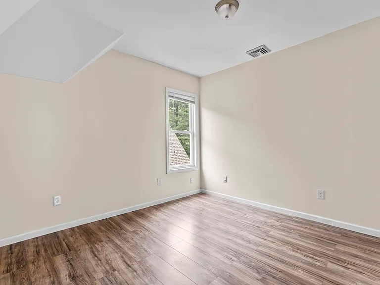 287 Crown St #2 — Photo 12