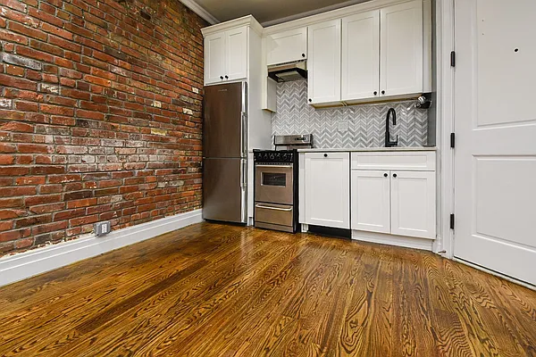 Rented by Evergreen Apartments BK | media 28