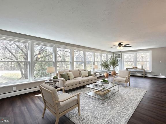 5th image of 905 Chambers Rd