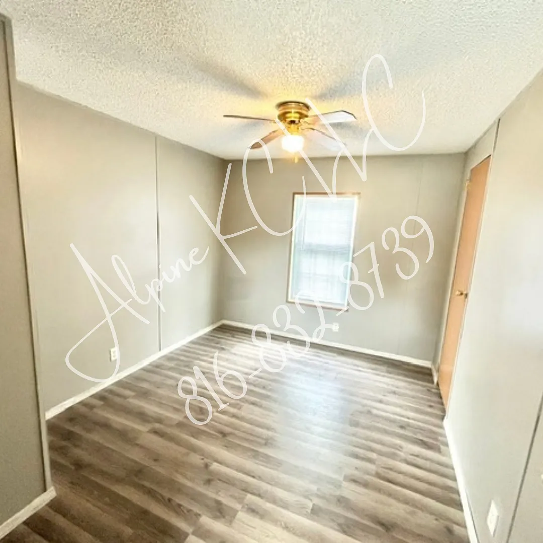 3 bed, 950 sqft, $999 — Photo 2