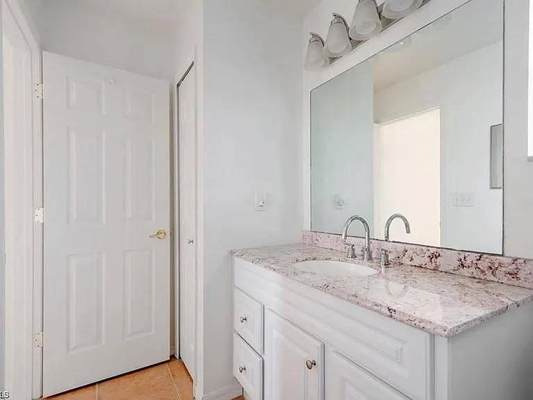 4932-4934 Viceroy Ct #4932 — Photo 16