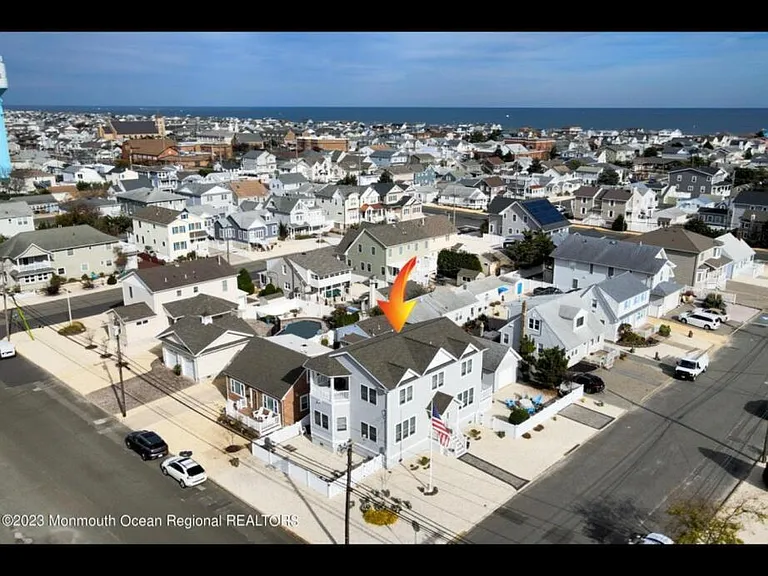 1607 Baltimore Ave — Photo 25
