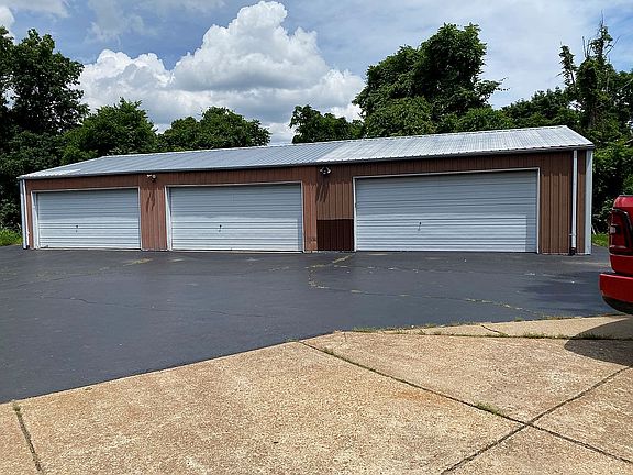 2nd image of 3312 Autumn Lake Rd