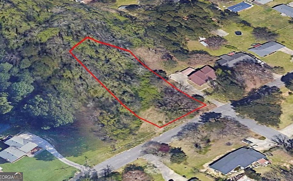 2nd image of 413 Red Oak Ln