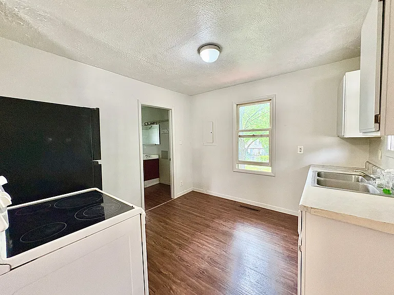 1335 E Dubail St #1/2 — Photo 6