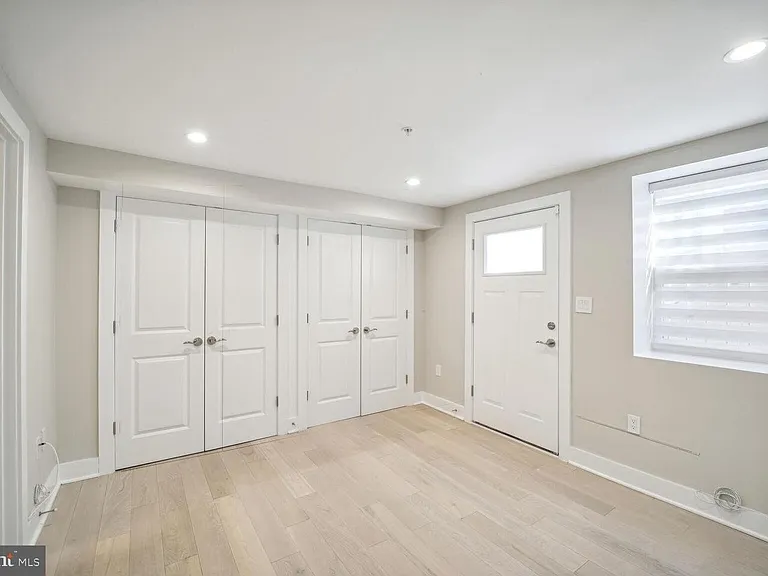 901 Lawrence St NE #B — Photo 5