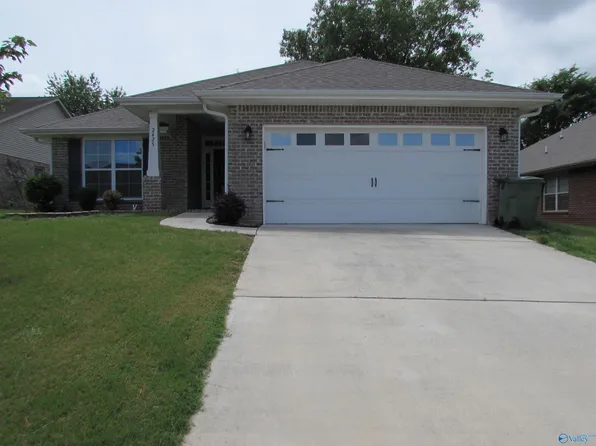 2425 Bell Manor Dr, Huntsville, AL 35803
