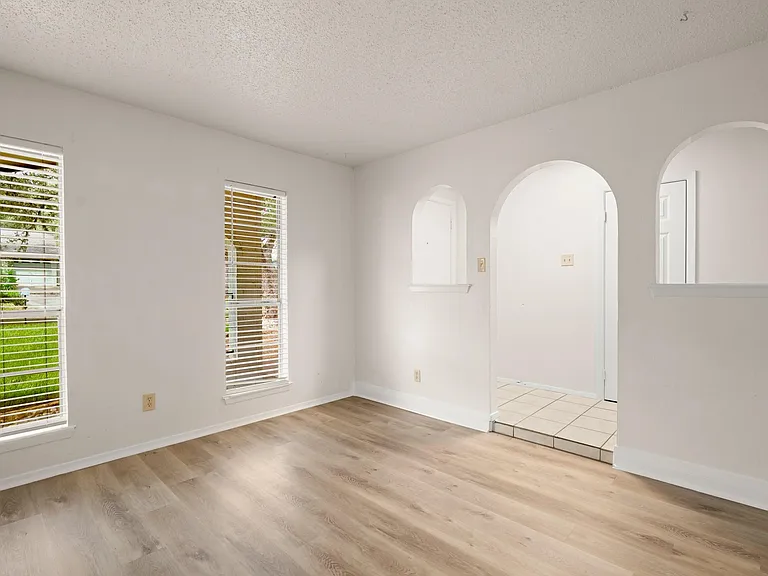 2600 Greenland Ln — Photo 9