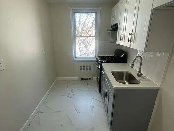 5th image of 103 Chancellor Ave #B27