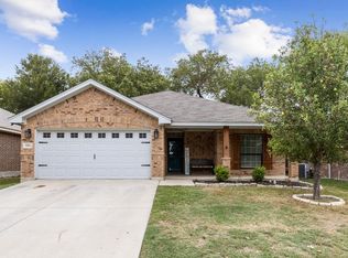 636 Clearbrook St, Azle, TX 76020
