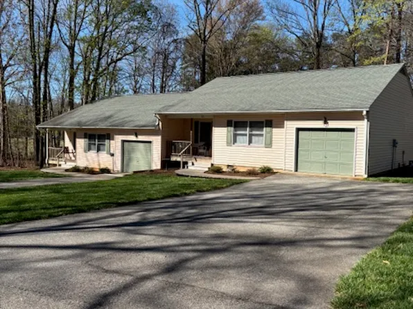 41 Poplar Court Ln #41, Glade Hill, VA 24092