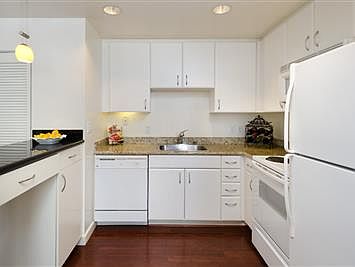 5th image of 260 King St Unit 753
