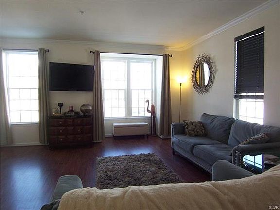 2nd image of 11 White Rose Ln