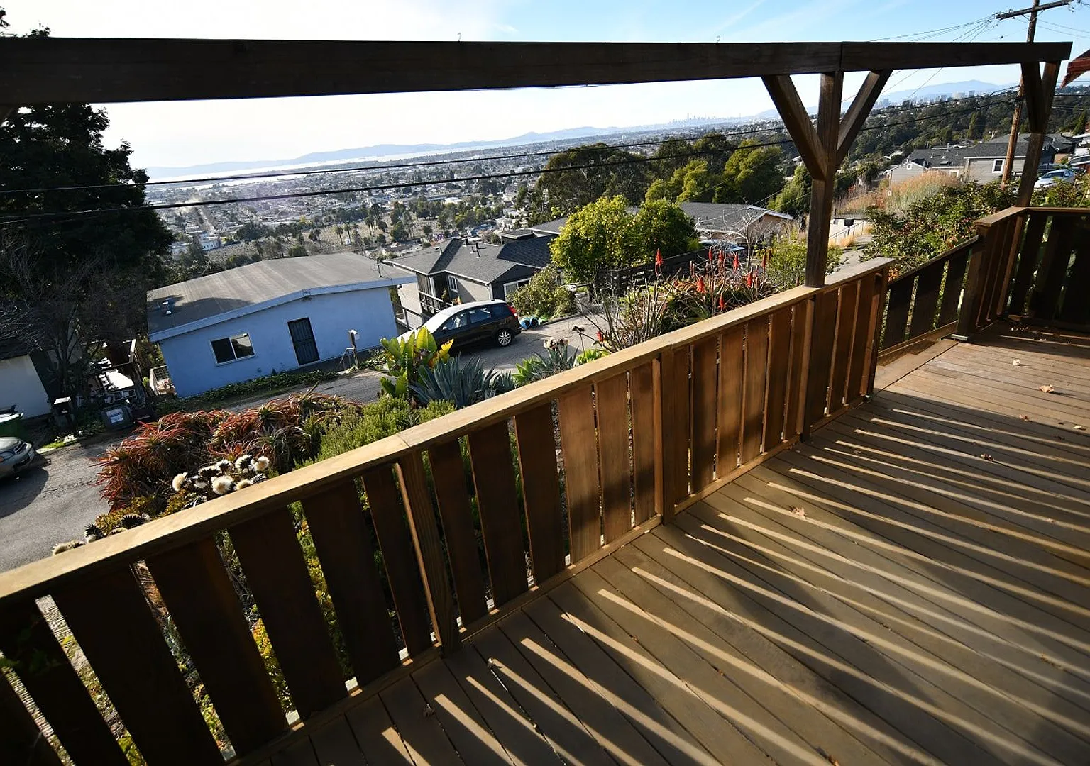 Charming Bungalow in the Oakland Hills — Photo 2